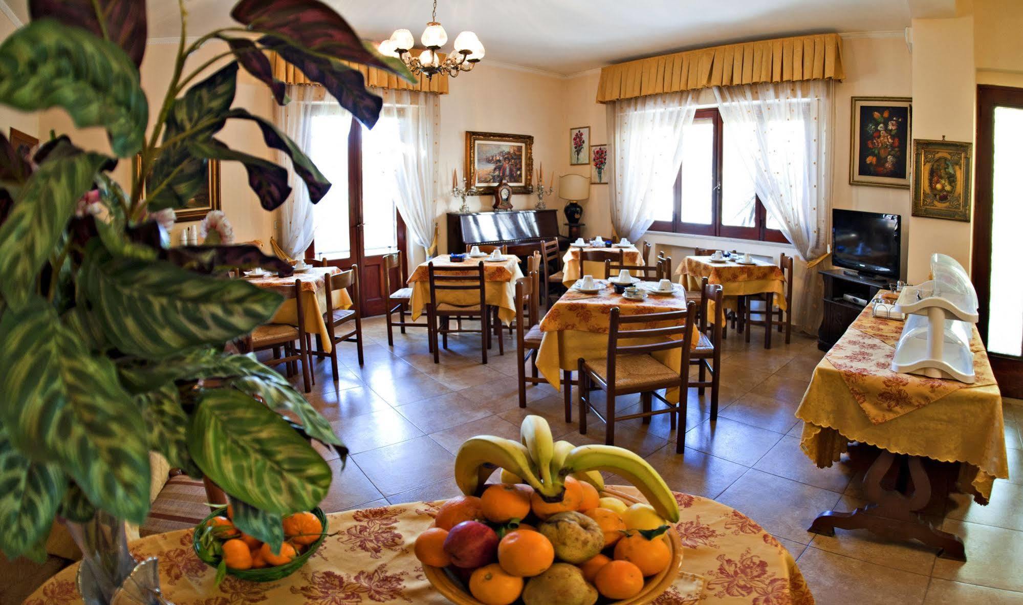 Villa Santantonio Giardini Naxos Exteriör bild
